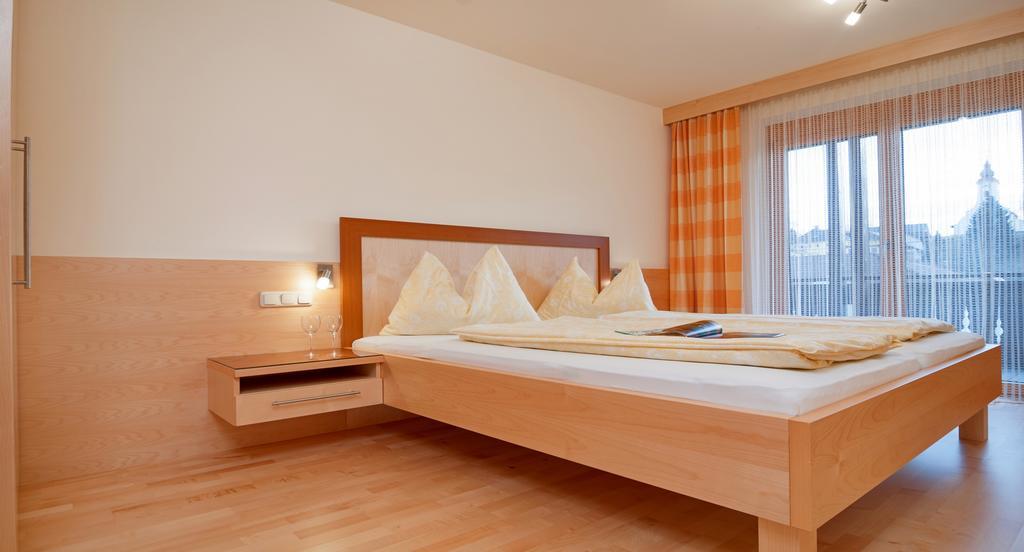 Hotel Hubertushof à Latschach ober dem Faakersee Extérieur photo