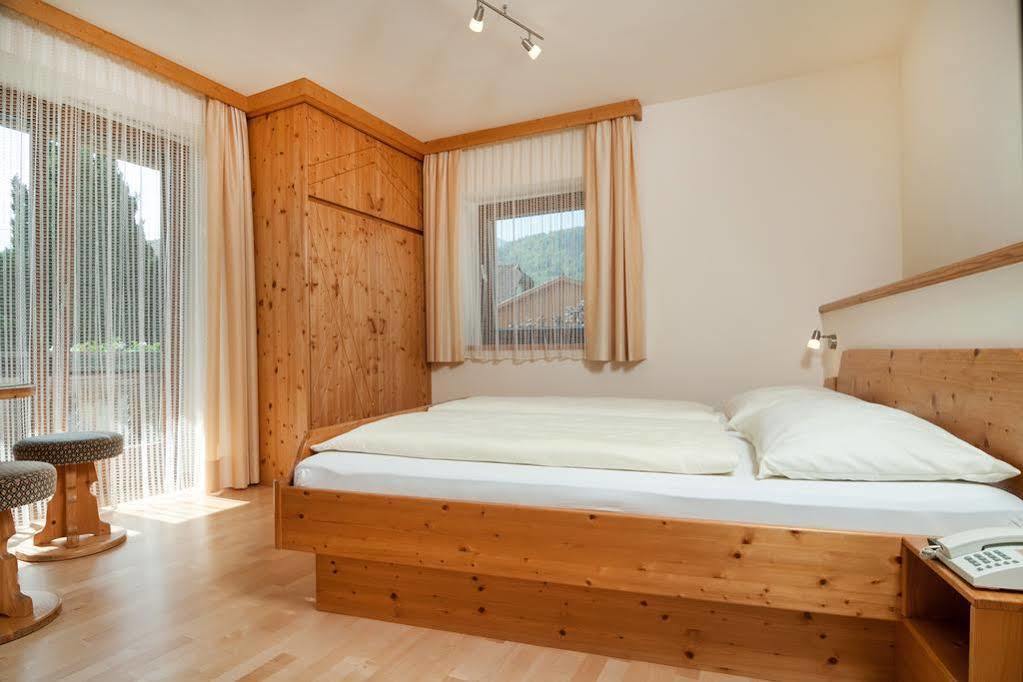 Hotel Hubertushof à Latschach ober dem Faakersee Extérieur photo