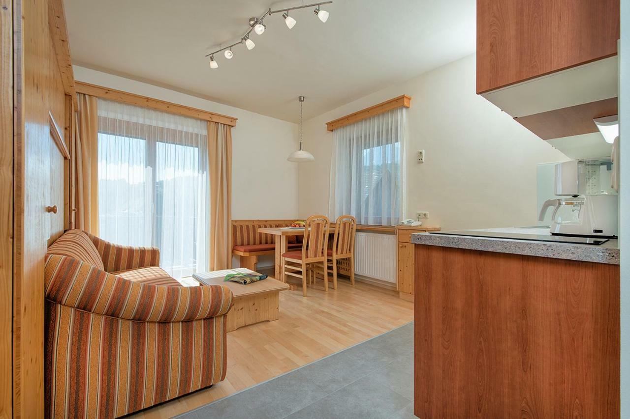Hotel Hubertushof à Latschach ober dem Faakersee Extérieur photo